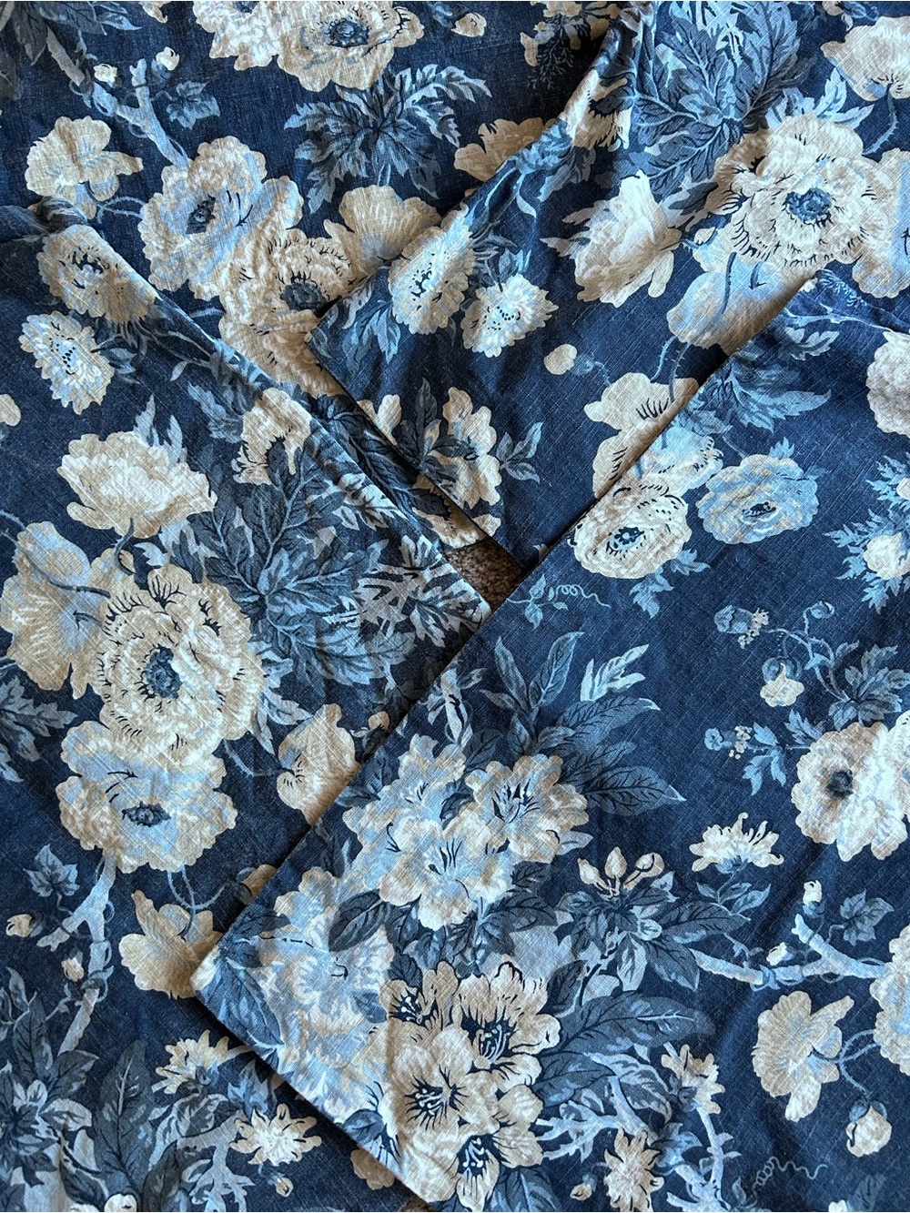 Pottery Barn Blue and Cream Floral Linen-Cotton Pillow Cover with Zipper - Picture 3 of 6